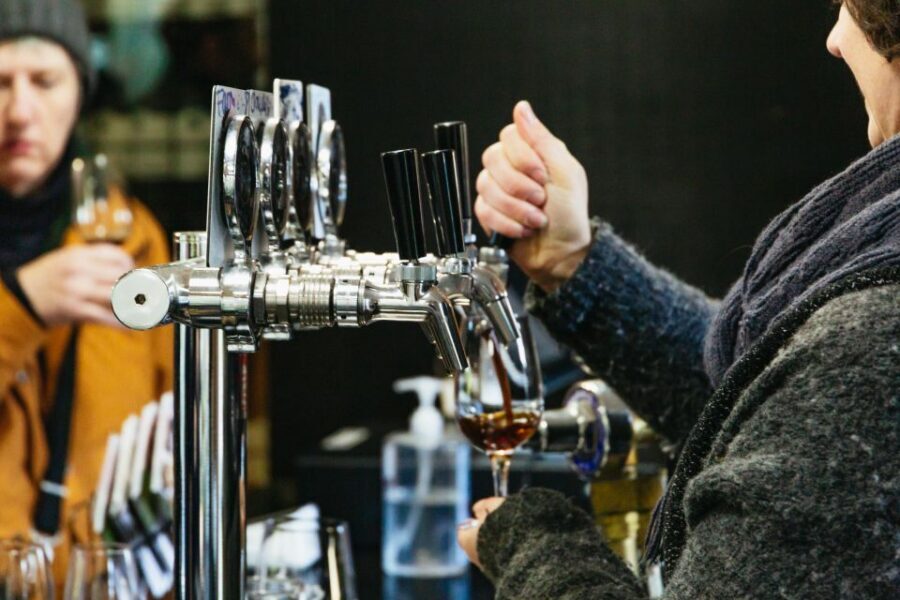Hobart: Bruny Island Gourmet Sightseeing Day Tour - Pennicott’s Beachside Lunch: Oysters, Views, and Two Drinks