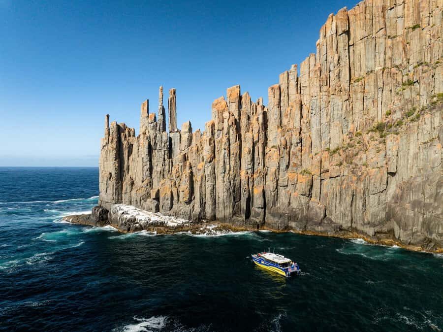 Port Arthur: Cape Raoul Wilderness Cruise - From West Arthur Head to Cape Raoul: spotting the towering dolerite cliffs